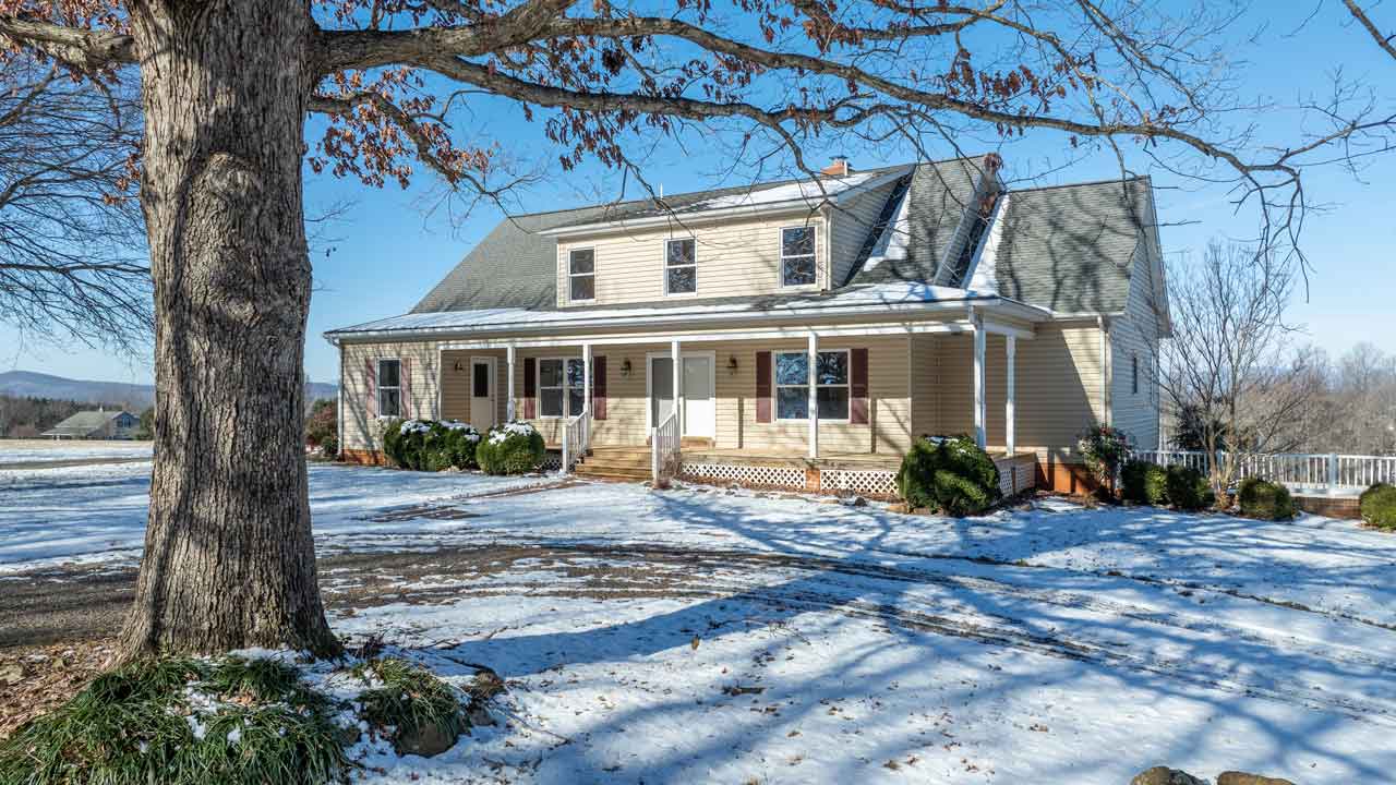 15038 Chestland Dr in Somerset front of house  